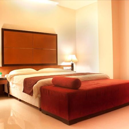 Sara Regency Hotel Kumbakonam Exterior photo