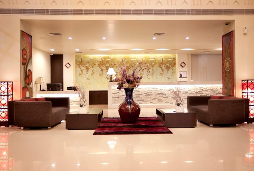 Sara Regency Hotel Kumbakonam Exterior photo