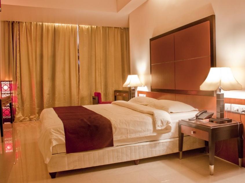 Sara Regency Hotel Kumbakonam Exterior photo