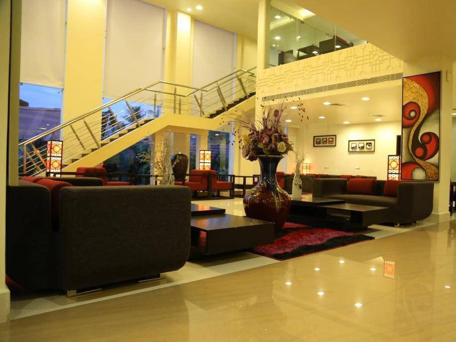 Sara Regency Hotel Kumbakonam Exterior photo