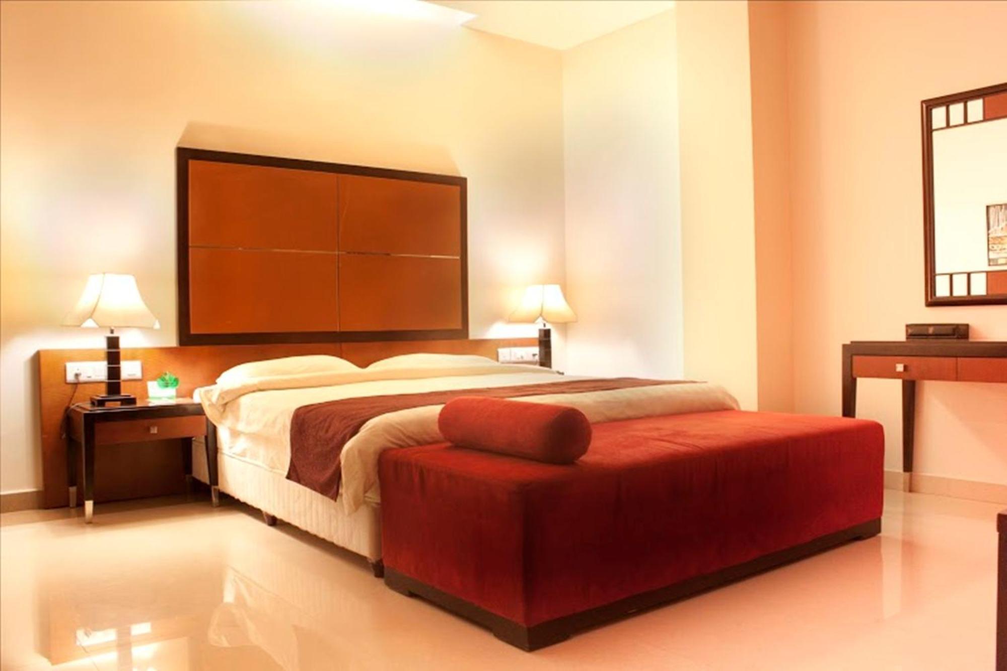 Sara Regency Hotel Kumbakonam Exterior photo