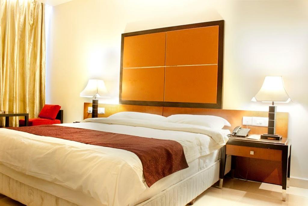 Sara Regency Hotel Kumbakonam Exterior photo