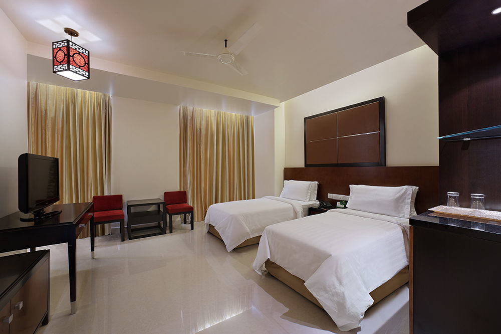 Sara Regency Hotel Kumbakonam Exterior photo