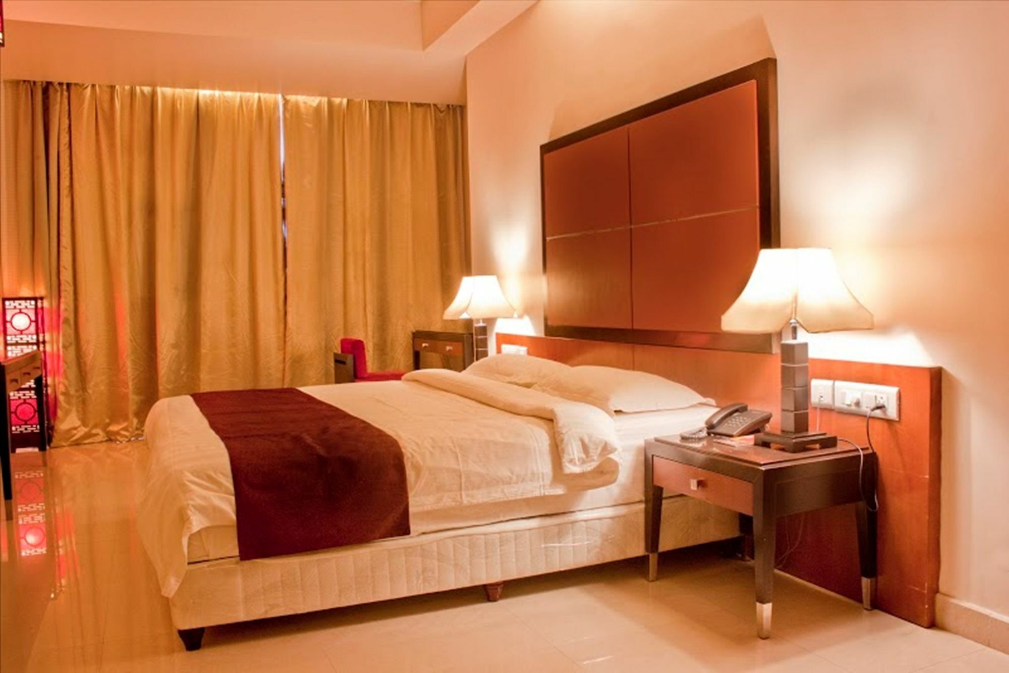 Sara Regency Hotel Kumbakonam Exterior photo