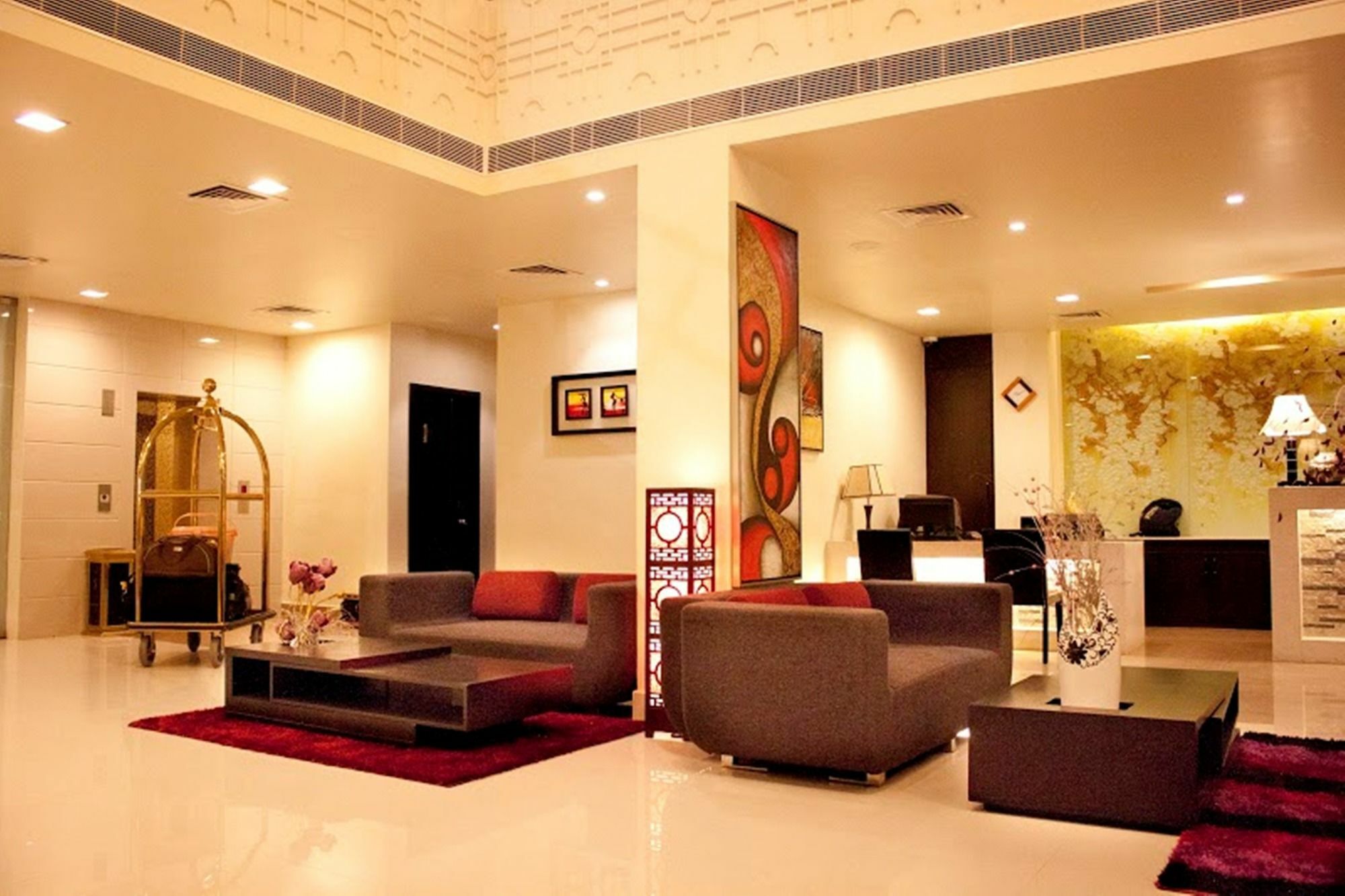 Sara Regency Hotel Kumbakonam Exterior photo